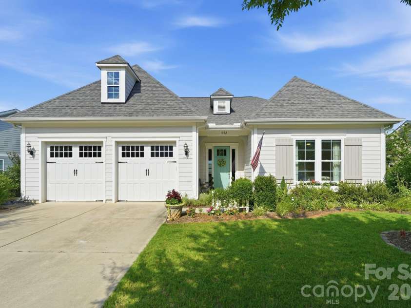 1012 Overlake Drive, Belmont, NC 28012.  MLS# CAR4400980, YatesRealty ID 38441. 