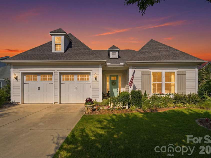 1012 Overlake Drive, Belmont, NC 28012.  MLS# CAR4400980, YatesRealty ID 38441. Elevated Ranch- single level home*Virtual twilight*