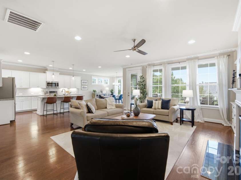 1012 Overlake Drive, Belmont, NC 28012.  MLS# CAR4400980, YatesRealty ID 38441. Expansive single level living