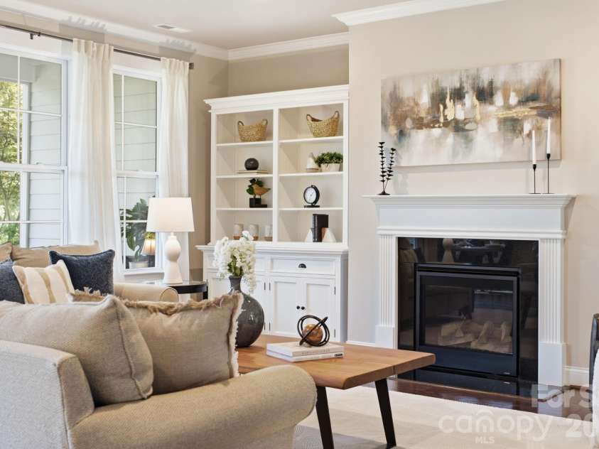 1012 Overlake Drive, Belmont, NC 28012.  MLS# CAR4400980, YatesRealty ID 38441. Gas fireplace