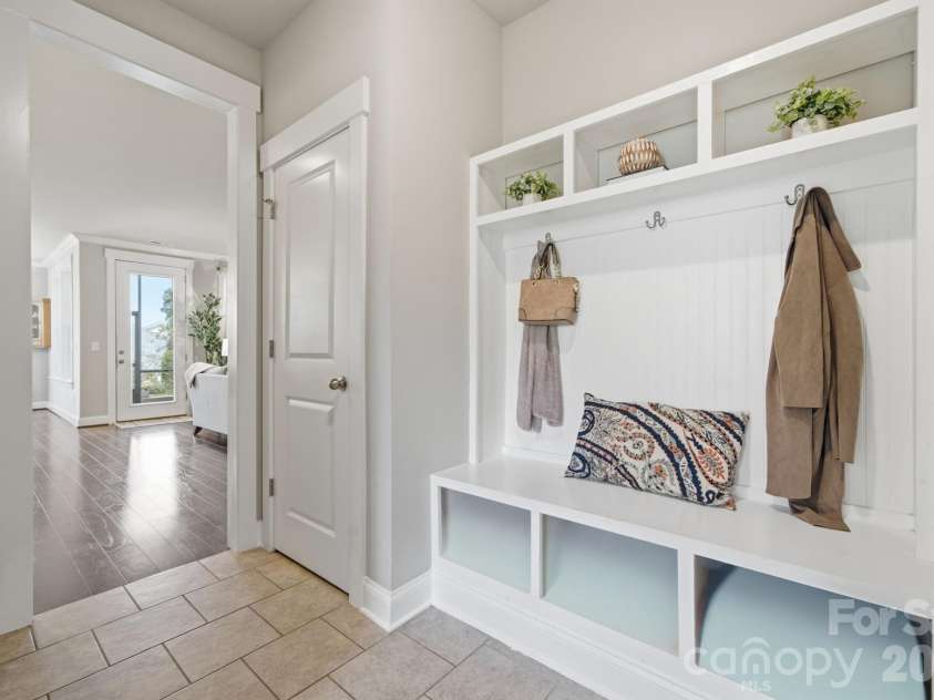 1012 Overlake Drive, Belmont, NC 28012.  MLS# CAR4400980, YatesRealty ID 38441. Main level drop zone