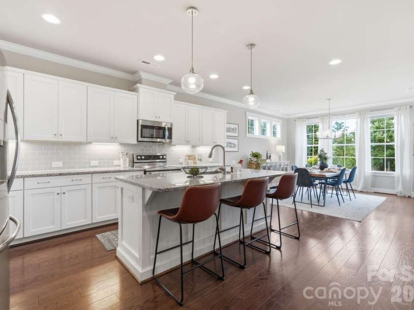1012 Overlake Drive, Belmont, NC 28012.  MLS# CAR4400980, YatesRealty ID 38441. Oversized island