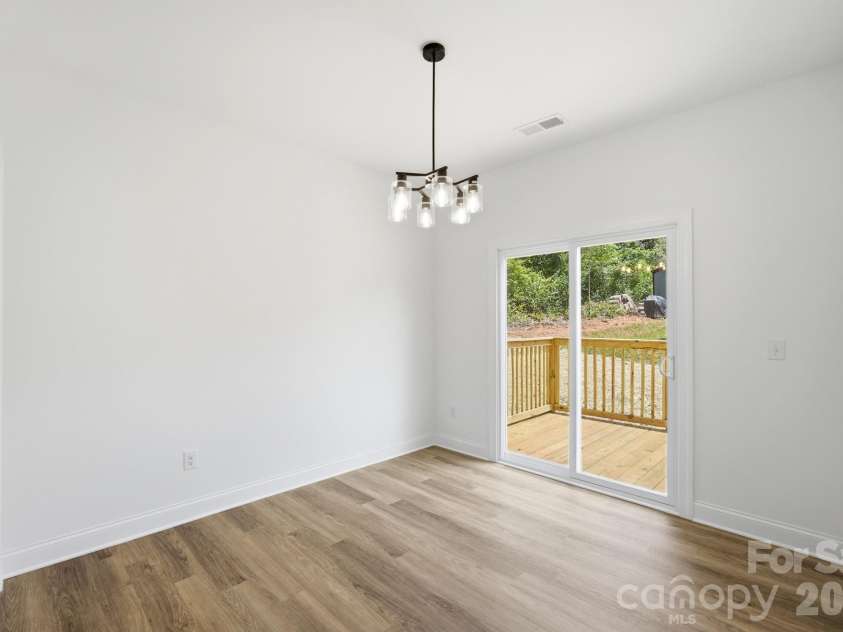 210 8th Avenue Drive, Hickory, NC 28602.  MLS# CAR4400461, YatesRealty ID 38442. Dining Room