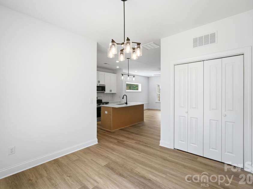210 8th Avenue Drive, Hickory, NC 28602.  MLS# CAR4400461, YatesRealty ID 38442. Dining Room