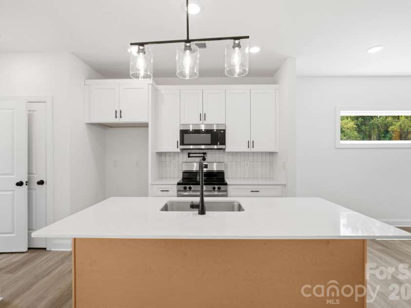 210 8th Avenue Drive, Hickory, NC 28602.  MLS# CAR4400461, YatesRealty ID 38442. Kitchen View