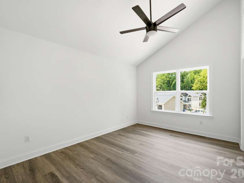 210 8th Avenue Drive, Hickory, NC 28602.  MLS# CAR4400461, YatesRealty ID 38442. Vaulted Ceilings in Primary Bedroom