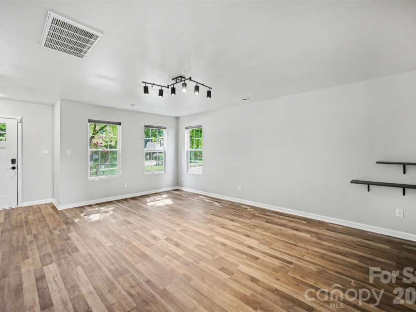 6111 Whispering Brook Court, Charlotte, NC 28216.  MLS# CAR4400967, YatesRealty ID 38444. 