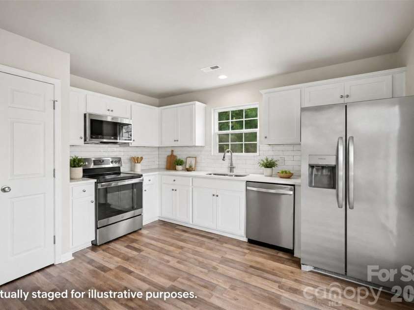 6111 Whispering Brook Court, Charlotte, NC 28216.  MLS# CAR4400967, YatesRealty ID 38444. 