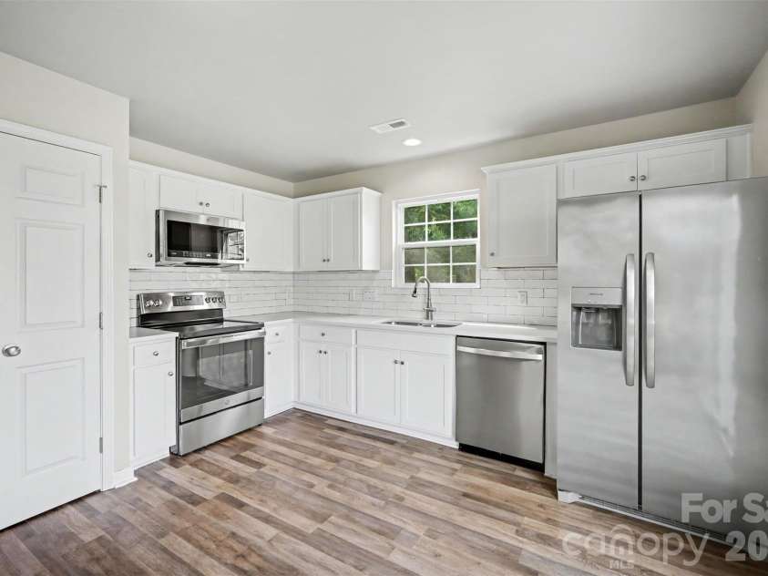 6111 Whispering Brook Court, Charlotte, NC 28216.  MLS# CAR4400967, YatesRealty ID 38444. 