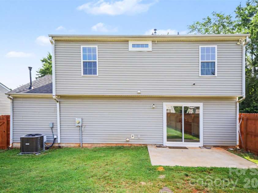 6111 Whispering Brook Court, Charlotte, NC 28216.  MLS# CAR4400967, YatesRealty ID 38444. 