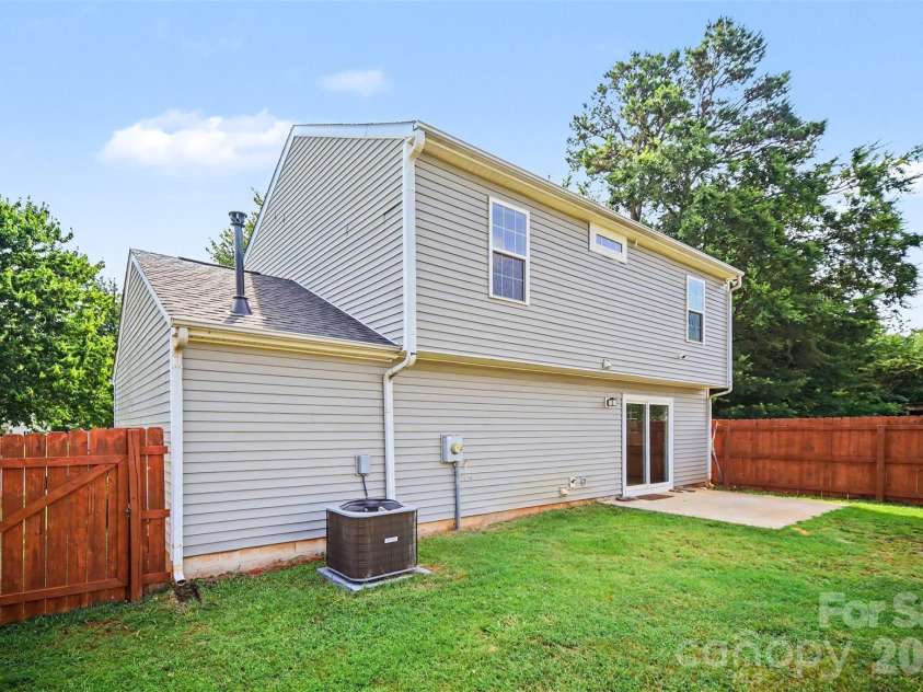6111 Whispering Brook Court, Charlotte, NC 28216.  MLS# CAR4400967, YatesRealty ID 38444. 