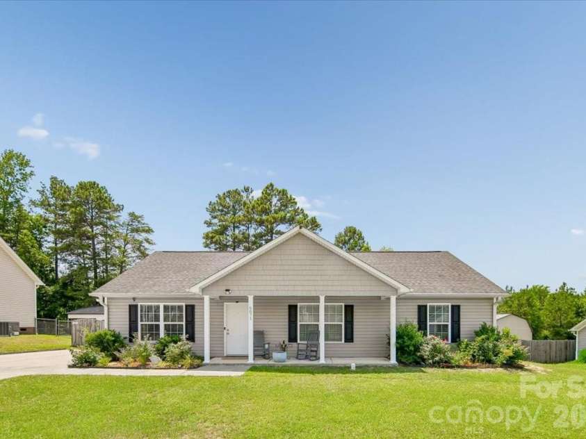 5071 Sedgefield Drive, Lancaster, SC 29720.  MLS# CAR4398451, YatesRealty ID 38445. 