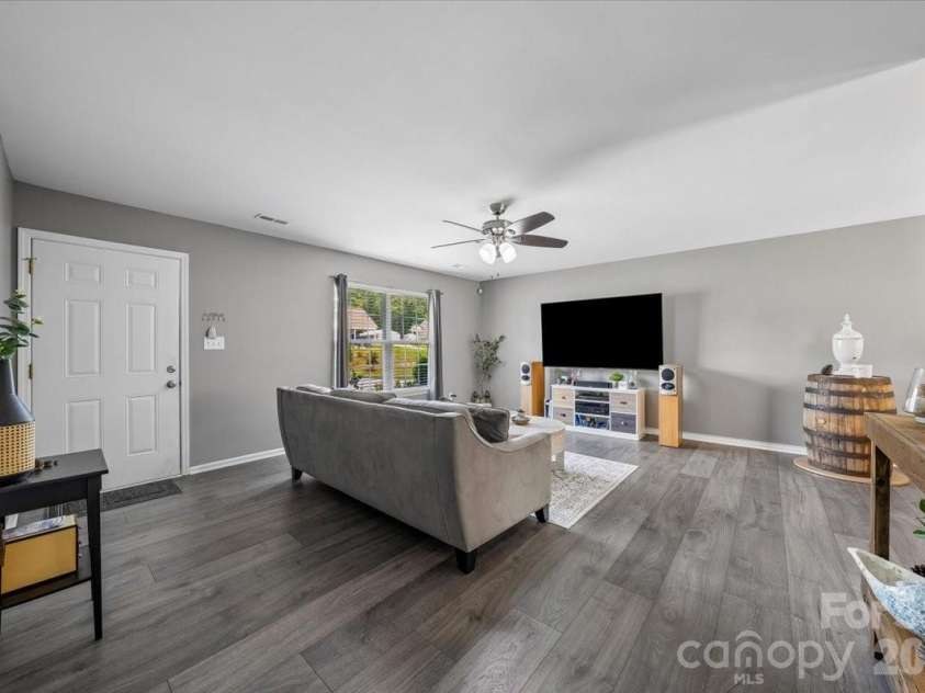 5071 Sedgefield Drive, Lancaster, SC 29720.  MLS# CAR4398451, YatesRealty ID 38445. 