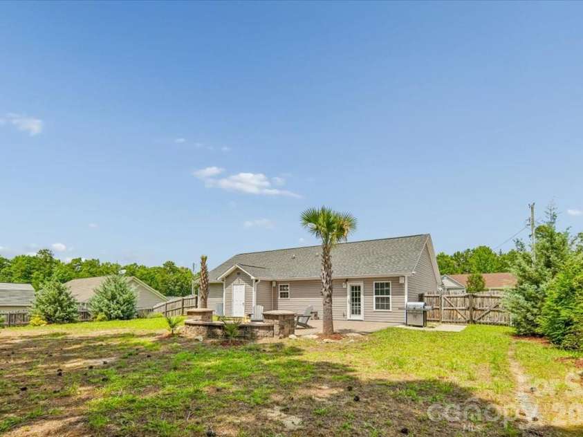5071 Sedgefield Drive, Lancaster, SC 29720.  MLS# CAR4398451, YatesRealty ID 38445. 