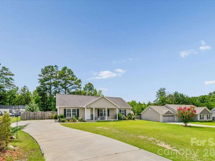 5071 Sedgefield Drive, Lancaster, SC 29720.  MLS# CAR4398451, YatesRealty ID 38445. 