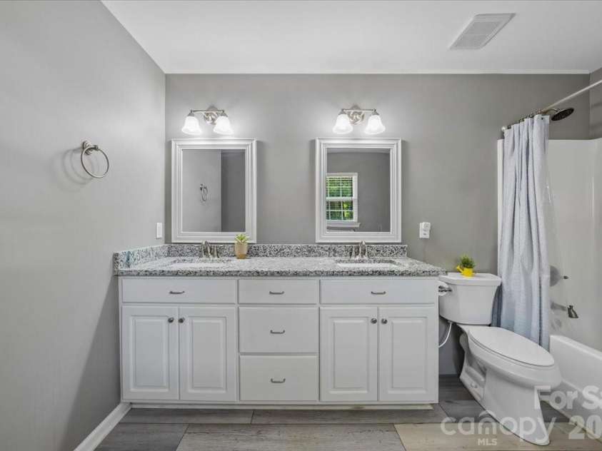 5071 Sedgefield Drive, Lancaster, SC 29720.  MLS# CAR4398451, YatesRealty ID 38445. Primary bath