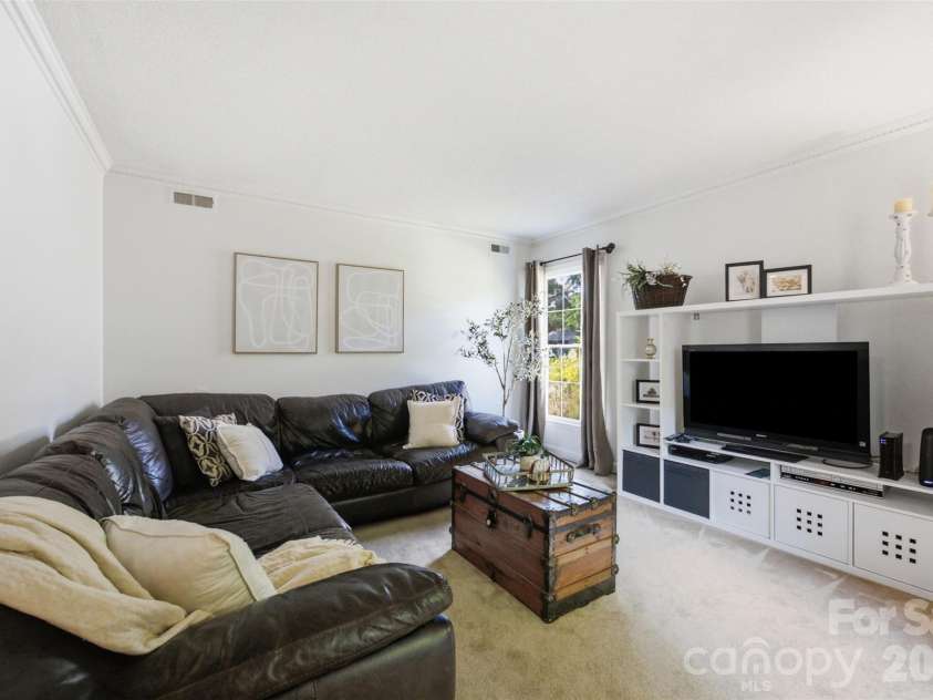 2811 Creekbed Lane, Charlotte, NC 28210.  MLS# CAR4401236, YatesRealty ID 38446. 