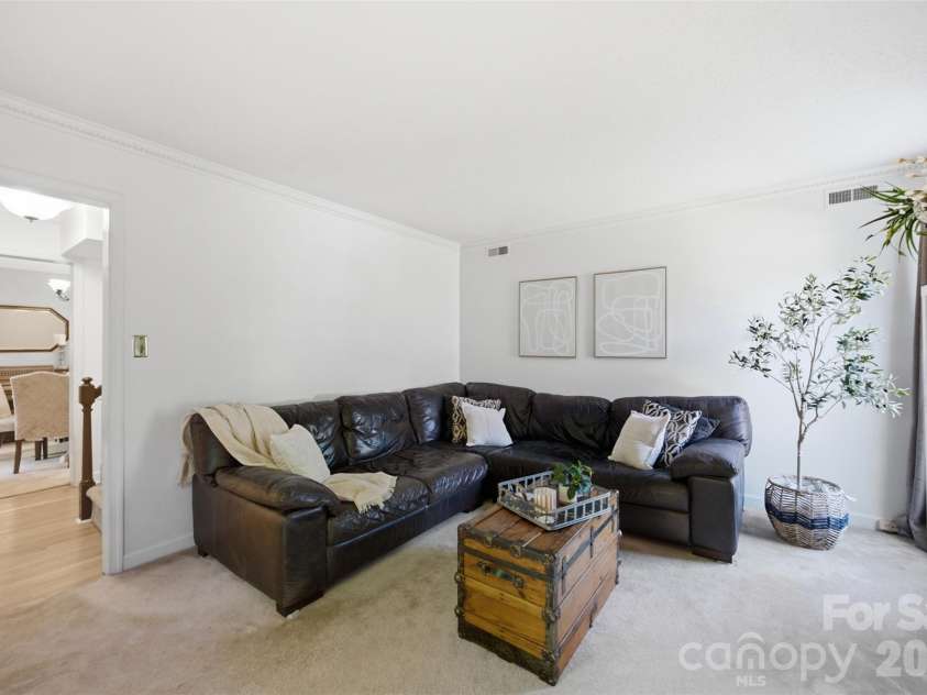 2811 Creekbed Lane, Charlotte, NC 28210.  MLS# CAR4401236, YatesRealty ID 38446. 
