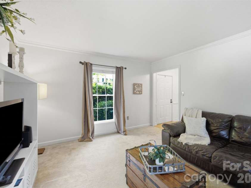2811 Creekbed Lane, Charlotte, NC 28210.  MLS# CAR4401236, YatesRealty ID 38446. 