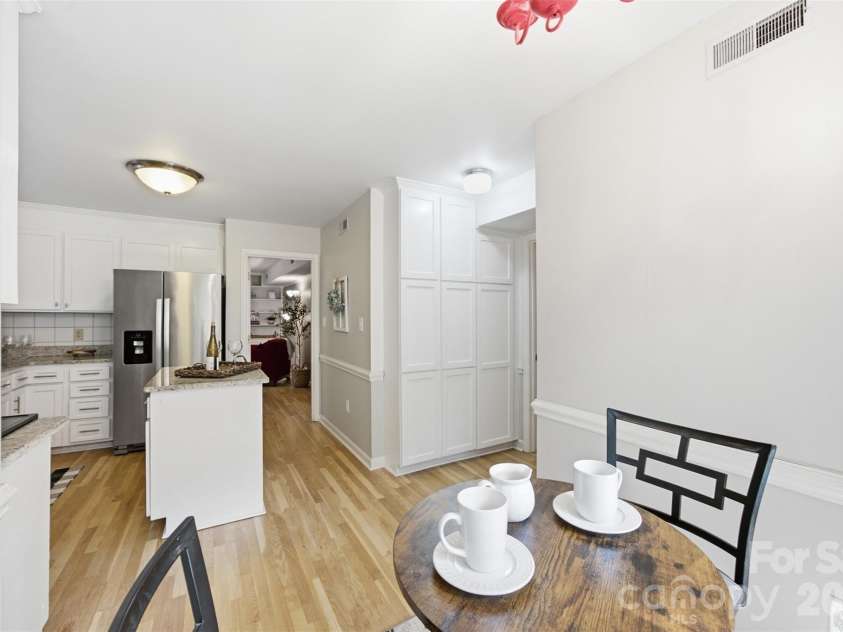 2811 Creekbed Lane, Charlotte, NC 28210.  MLS# CAR4401236, YatesRealty ID 38446. 