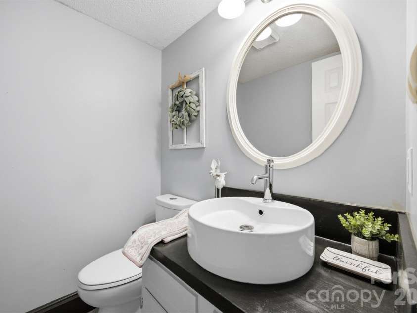 2811 Creekbed Lane, Charlotte, NC 28210.  MLS# CAR4401236, YatesRealty ID 38446. 