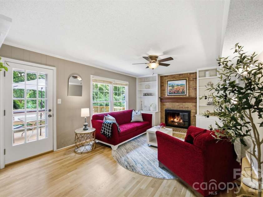 2811 Creekbed Lane, Charlotte, NC 28210.  MLS# CAR4401236, YatesRealty ID 38446. 