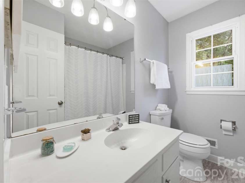 2811 Creekbed Lane, Charlotte, NC 28210.  MLS# CAR4401236, YatesRealty ID 38446. 