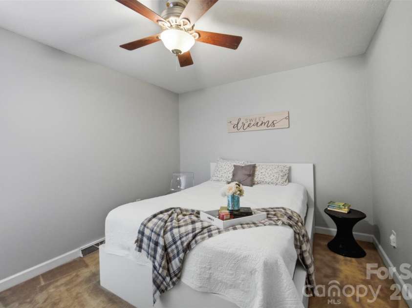2811 Creekbed Lane, Charlotte, NC 28210.  MLS# CAR4401236, YatesRealty ID 38446. 