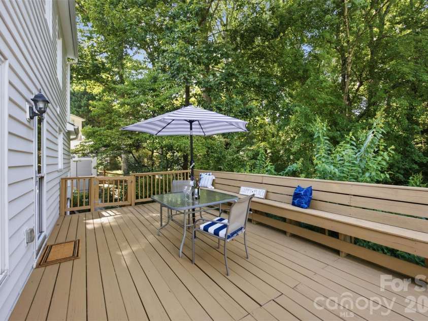 2811 Creekbed Lane, Charlotte, NC 28210.  MLS# CAR4401236, YatesRealty ID 38446. 
