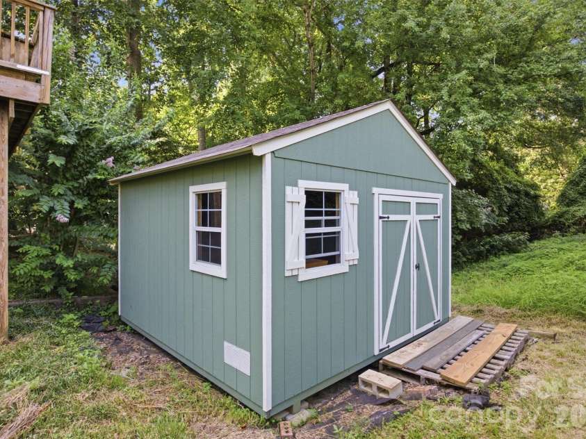 2811 Creekbed Lane, Charlotte, NC 28210.  MLS# CAR4401236, YatesRealty ID 38446. 