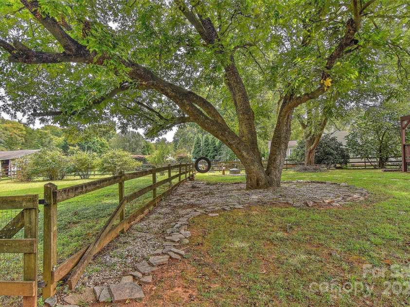 13901 Phillips Road, Matthews, NC 28105.  MLS# CAR4172969, YatesRealty ID 3845. 
