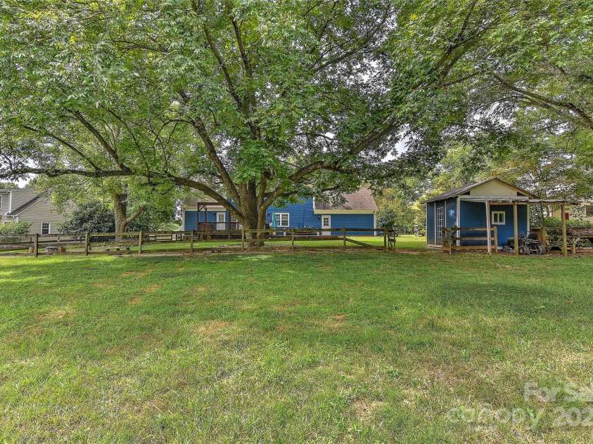 13901 Phillips Road, Matthews, NC 28105.  MLS# CAR4172969, YatesRealty ID 3845. 