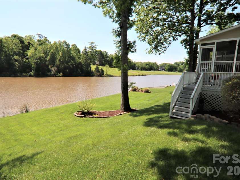 15537 Northstone Drive, Huntersville, NC 28078.  MLS# CAR4343652, YatesRealty ID 3845. 