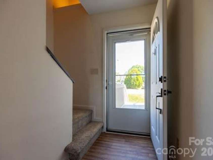 1050 21st Avenue Avenue, Hickory, NC 28604.  MLS# CAR4375611, YatesRealty ID 38450. Entryway