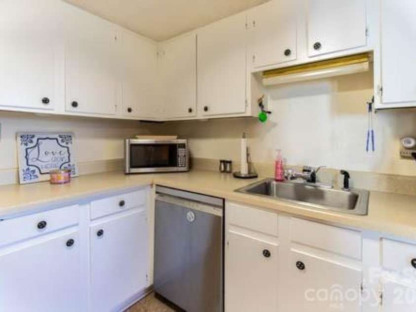 1050 21st Avenue Avenue, Hickory, NC 28604.  MLS# CAR4375611, YatesRealty ID 38450. Kitchen with Ample Cabinet Space