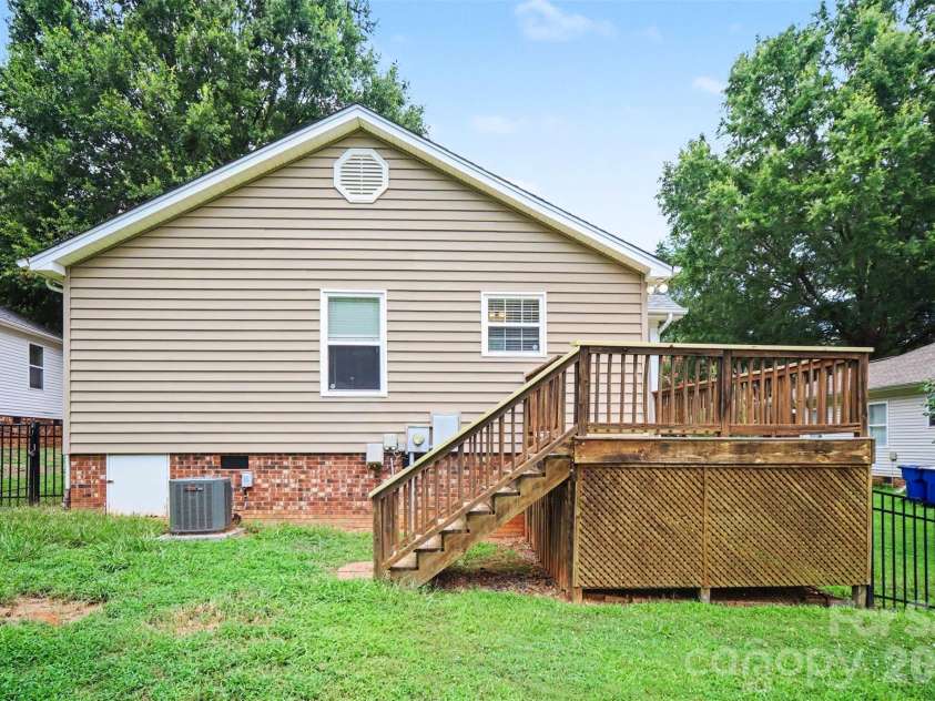127 Pratt Street, Belmont, NC 28012.  MLS# CAR4395967, YatesRealty ID 38453. Back Yard