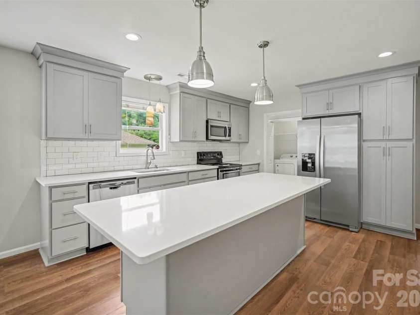 127 Pratt Street, Belmont, NC 28012.  MLS# CAR4395967, YatesRealty ID 38453. Kitchen