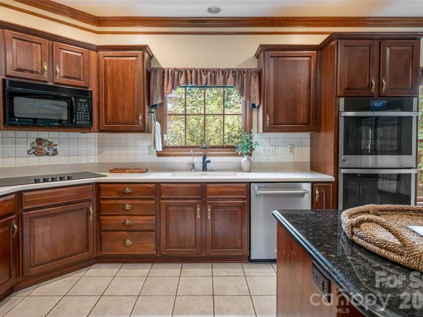 23 Boddington Court, Asheville, NC 28803.  MLS# CAR4392523, YatesRealty ID 38455. 