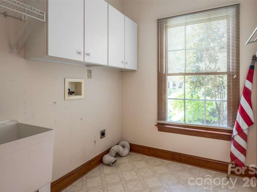23 Boddington Court, Asheville, NC 28803.  MLS# CAR4392523, YatesRealty ID 38455. Main Level Laundry