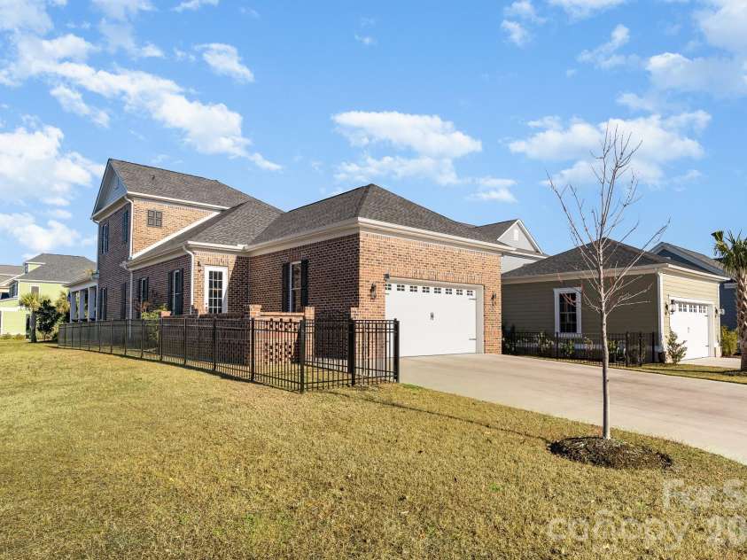 752 Crystal Water Way, Myrtle Beach, SC 29579.  MLS# CAR4379900, YatesRealty ID 38456. 
