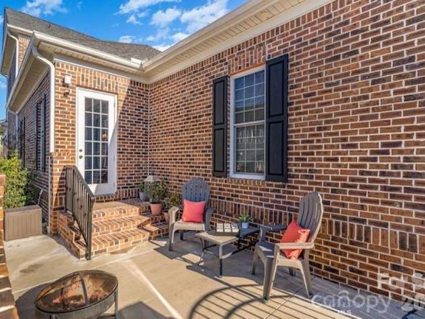 752 Crystal Water Way, Myrtle Beach, SC 29579.  MLS# CAR4379900, YatesRealty ID 38456. 