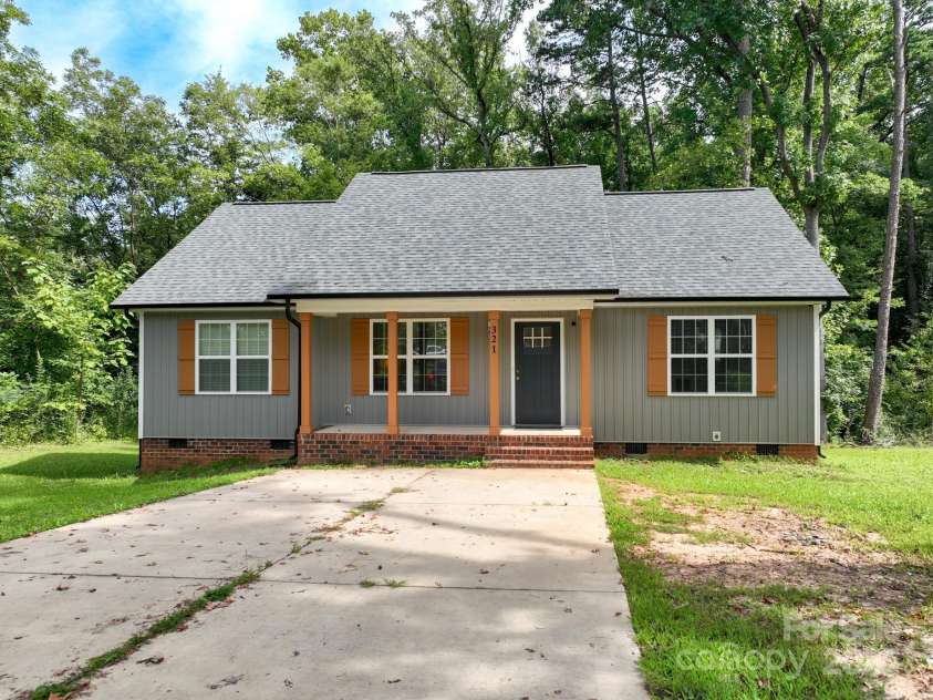 321 Torbush Drive, Salisbury, NC 28144.  MLS# CAR4296890, YatesRealty ID 38457. 