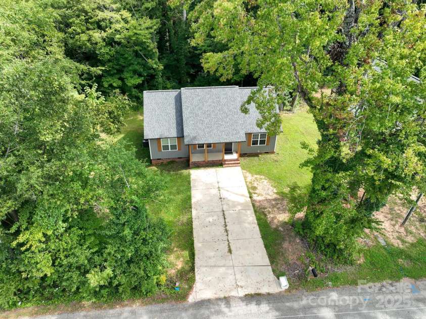 321 Torbush Drive, Salisbury, NC 28144.  MLS# CAR4296890, YatesRealty ID 38457. 