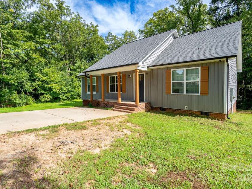 321 Torbush Drive, Salisbury, NC 28144.  MLS# CAR4296890, YatesRealty ID 38457. 