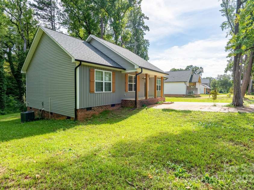 321 Torbush Drive, Salisbury, NC 28144.  MLS# CAR4296890, YatesRealty ID 38457. 