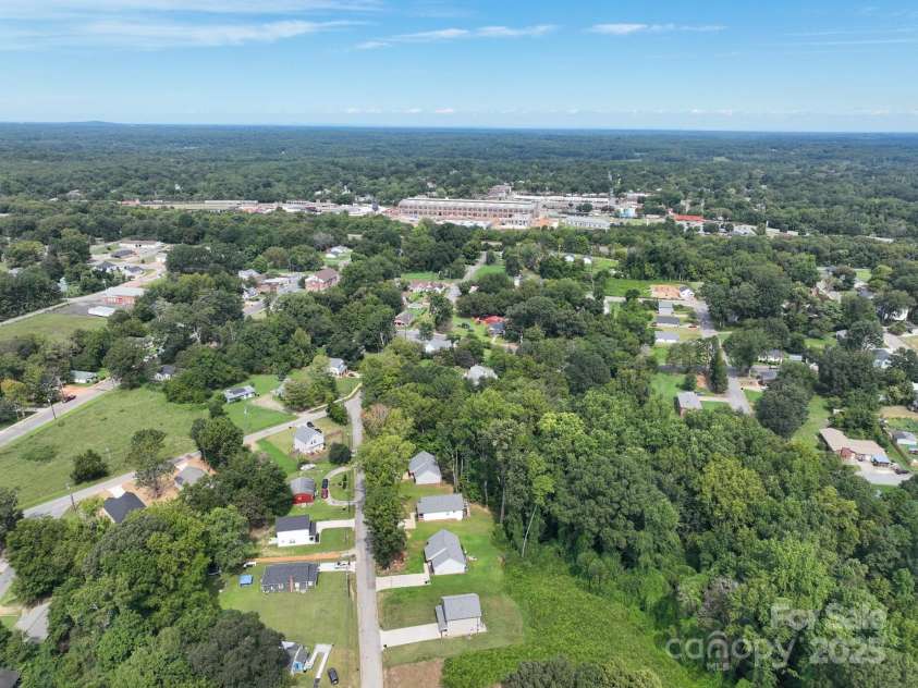 321 Torbush Drive, Salisbury, NC 28144.  MLS# CAR4296890, YatesRealty ID 38457. 