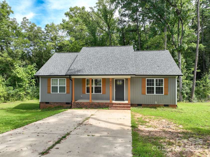 321 Torbush Drive, Salisbury, NC 28144.  MLS# CAR4296890, YatesRealty ID 38457. 