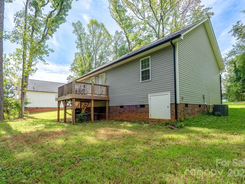 321 Torbush Drive, Salisbury, NC 28144.  MLS# CAR4296890, YatesRealty ID 38457. 