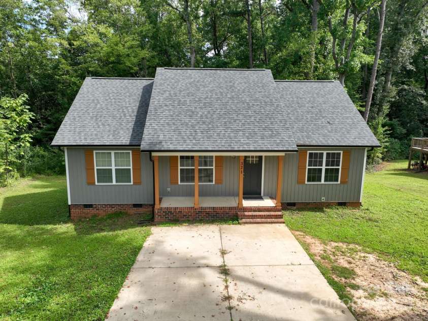 321 Torbush Drive, Salisbury, NC 28144.  MLS# CAR4296890, YatesRealty ID 38457. 