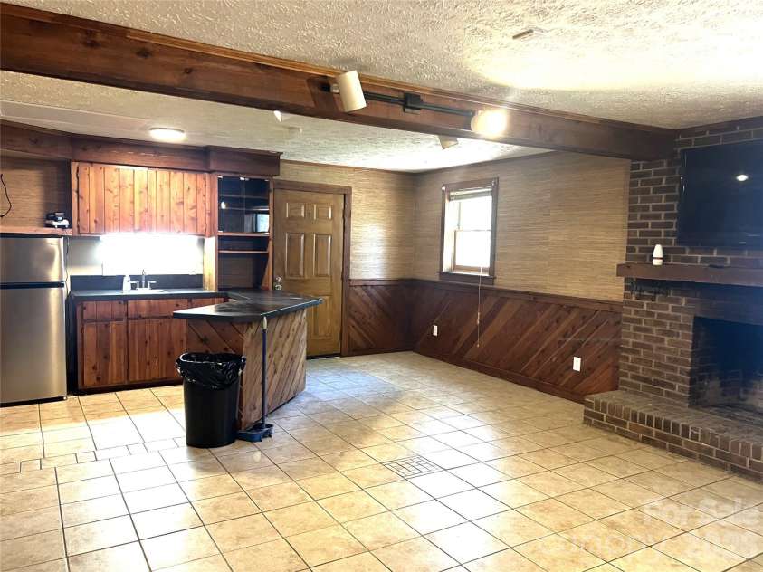 305 Forest Hill Street, Morganton, NC 28655.  MLS# CAR4396833, YatesRealty ID 38458. Familly room with kitchen